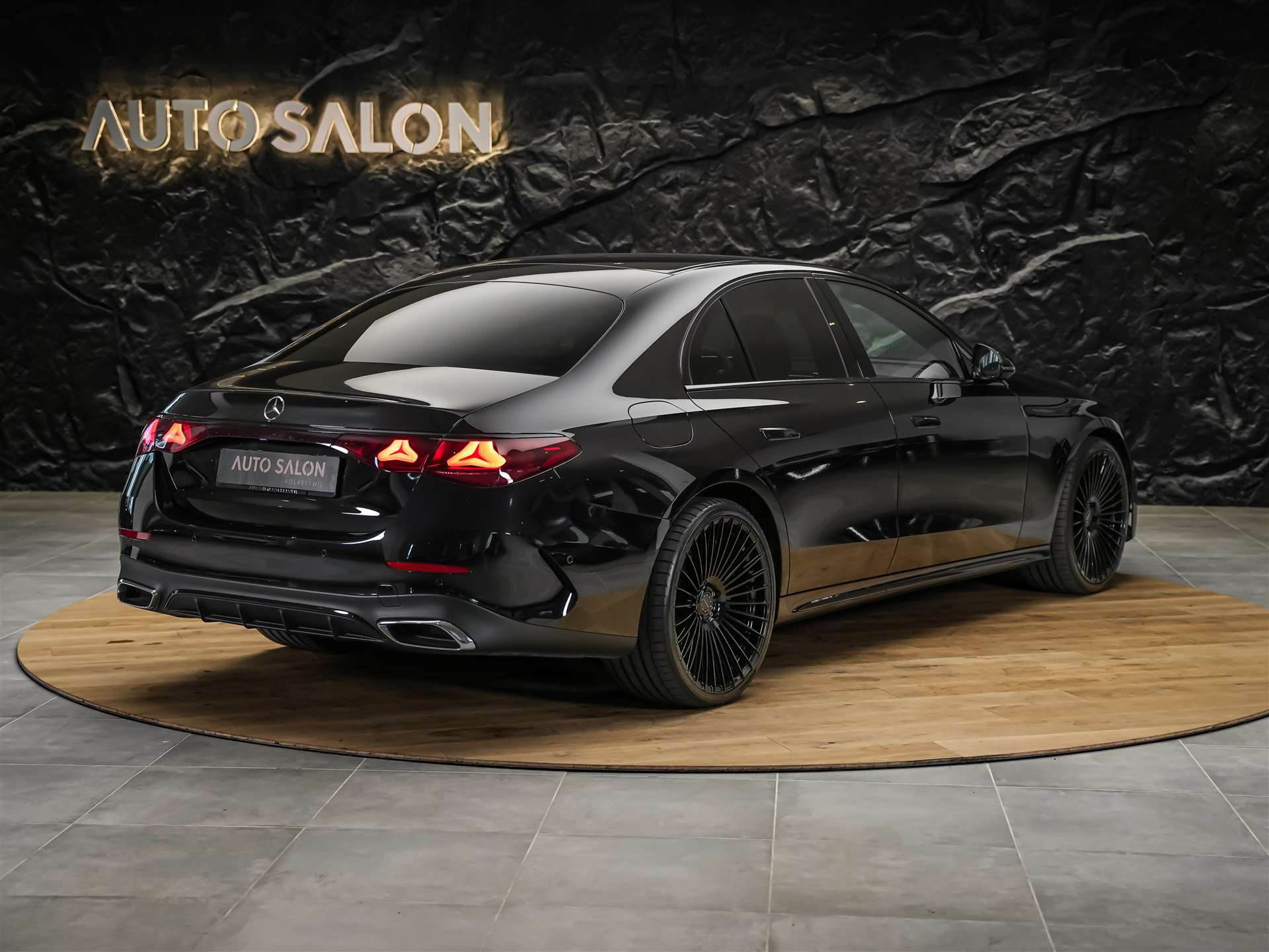 MERCEDES-BENZ E 220 d AMG Line 4Matic 9G-Tronic *Werksgarantie*21" Felgen*Abstandsregler*-image-4