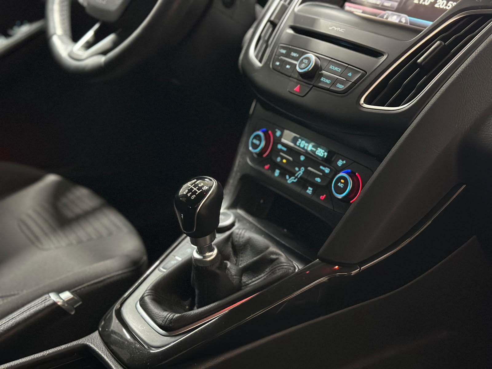 FORD Focus 1.0 SCTi Carving-image-11