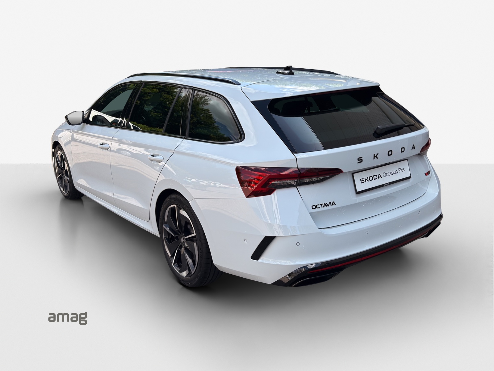 SKODA Octavia Combi 2.0 TSI DSG RS-image-2