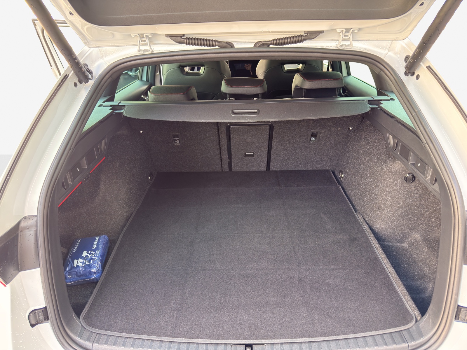 SKODA Octavia Combi 2.0 TSI DSG RS-image-12