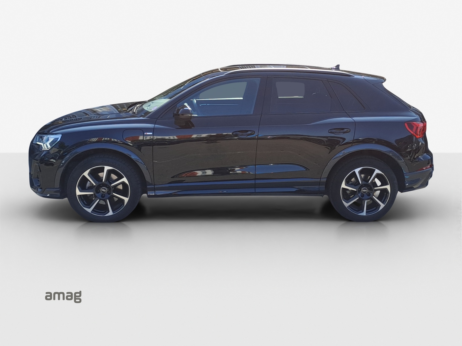 AUDI Q3 45 TFSI e S line S-tronic-image-1