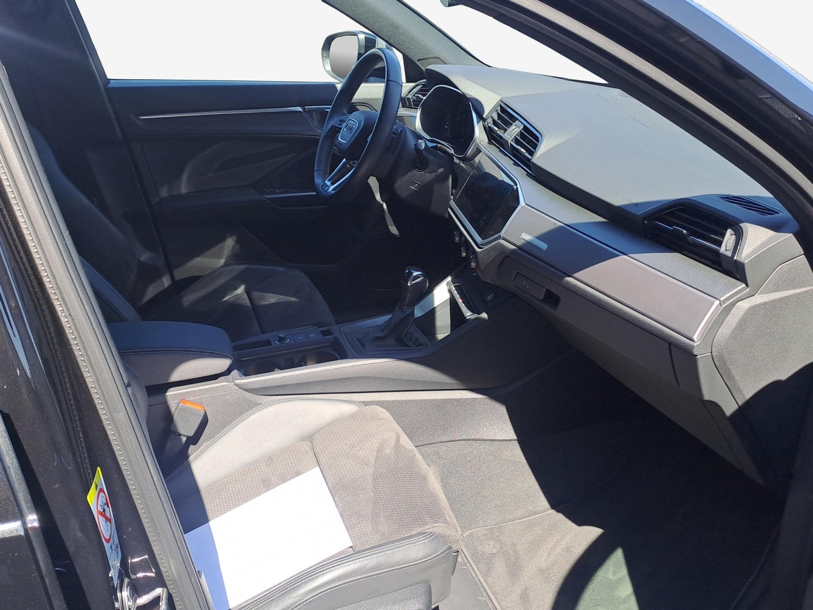 AUDI Q3 45 TFSI e S line S-tronic-image-14