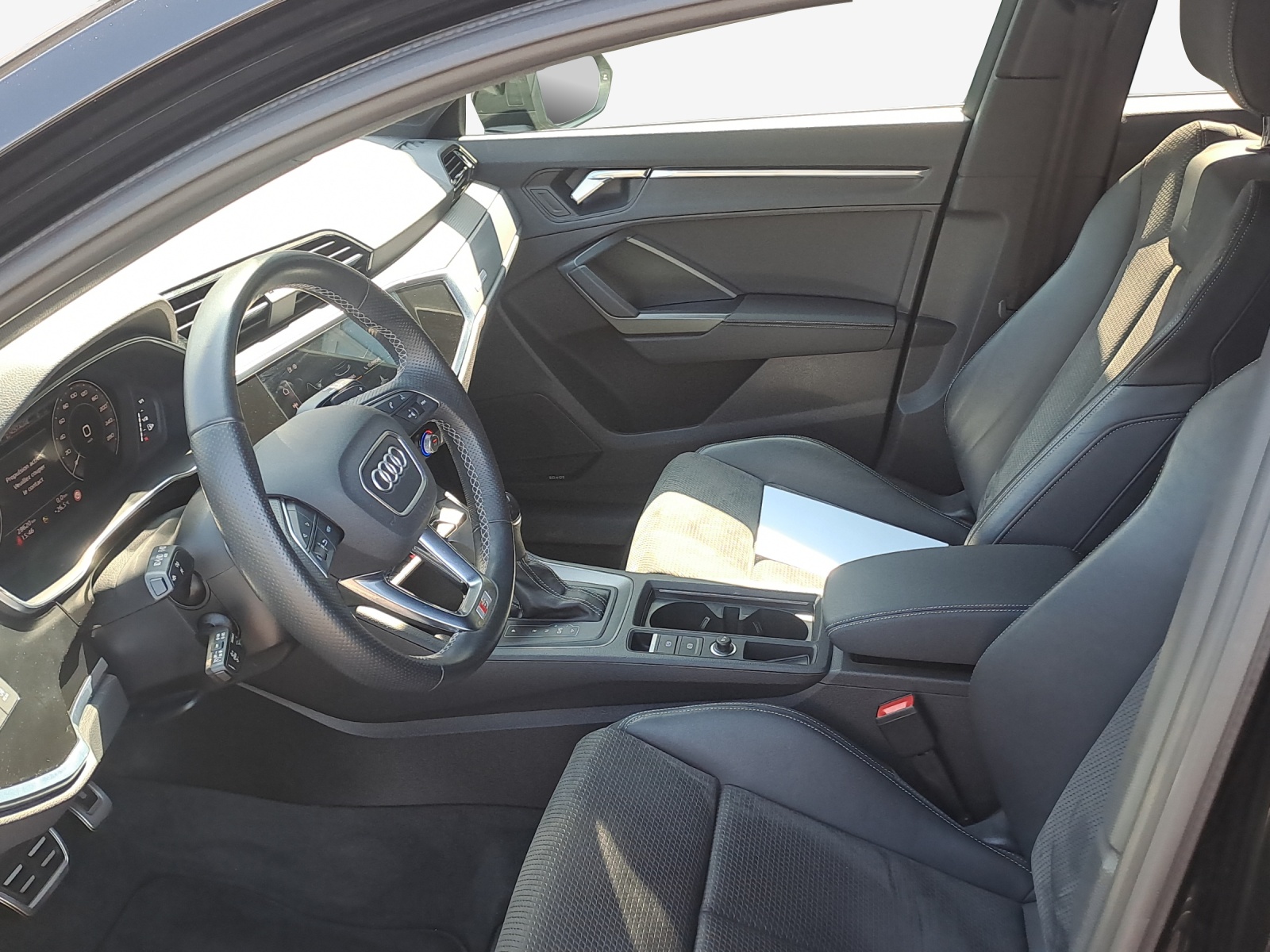 AUDI Q3 45 TFSI e S line S-tronic-image-8
