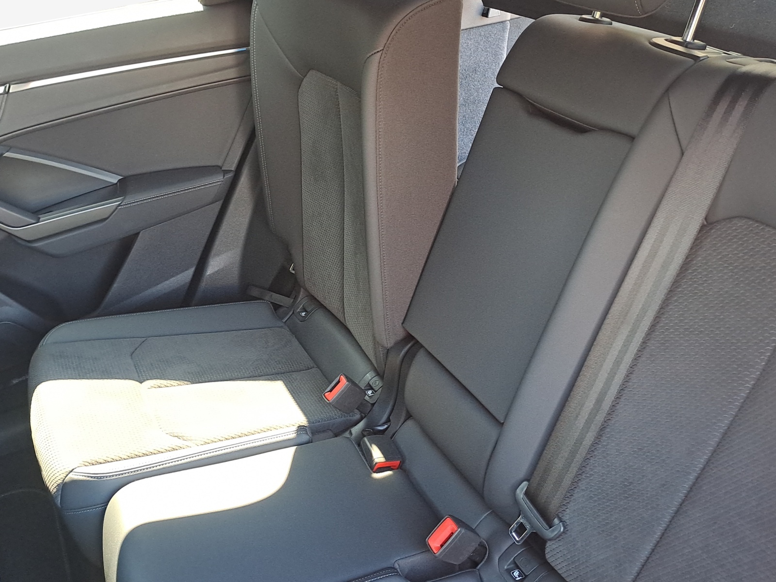 AUDI Q3 45 TFSI e S line S-tronic-image-12
