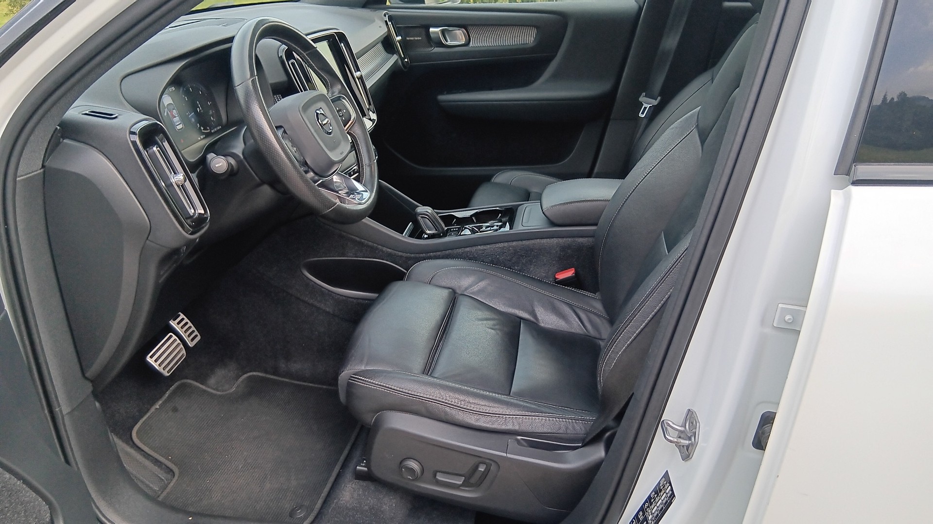 VOLVO XC40 D4 AWD R-Design Geartronic-image-9