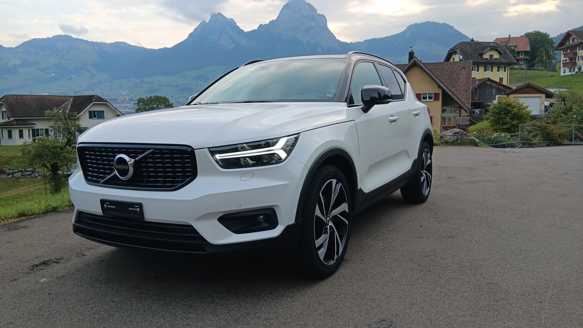 VOLVO XC40 D4 AWD R-Design Geartronic-image-5