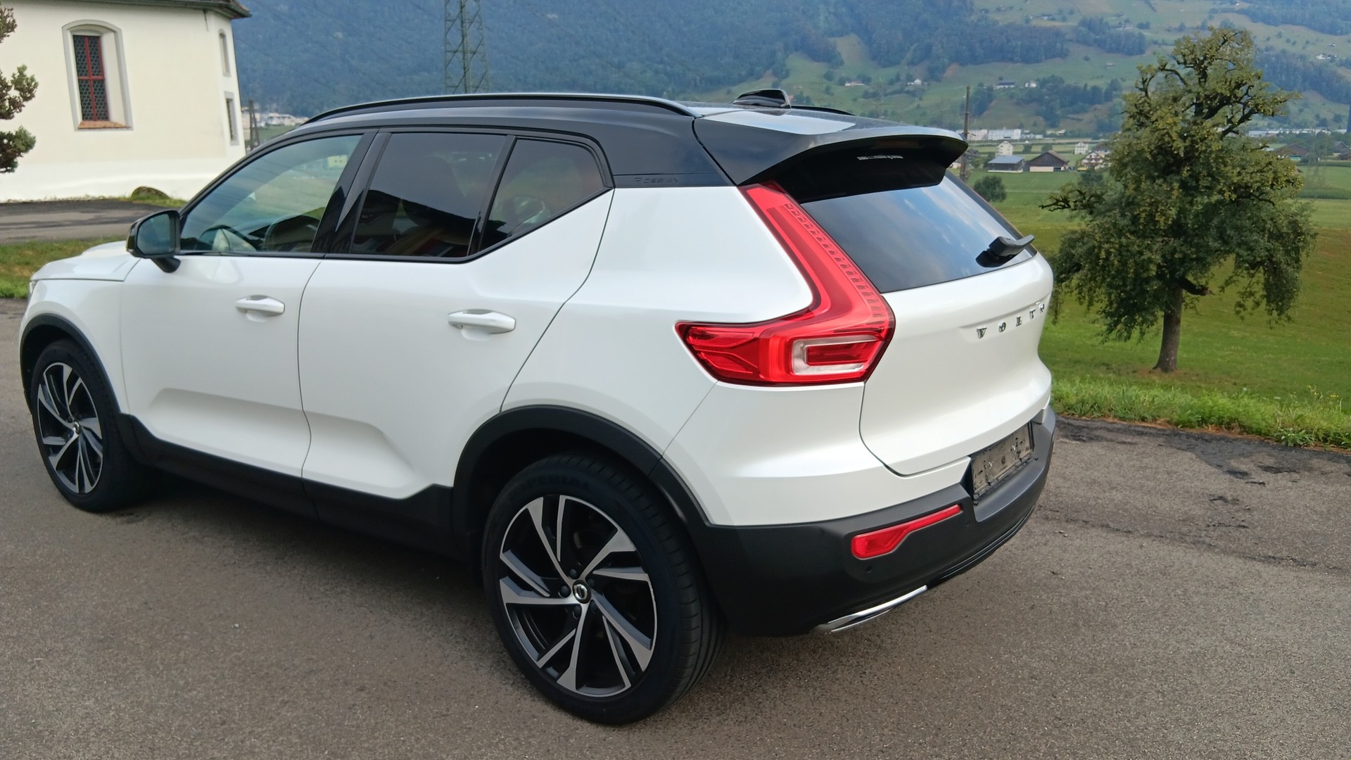 VOLVO XC40 D4 AWD R-Design Geartronic-image-3