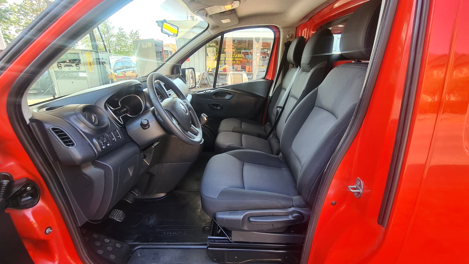 RENAULT Trafic 2.0 Energy dCi 120 3.0t Business L1H1 ** 3-Plätzer ** Klimaanlage ** Dachträger ** Anh-Kupplung ** LTZ MFK 30.01.2026 **-image-17