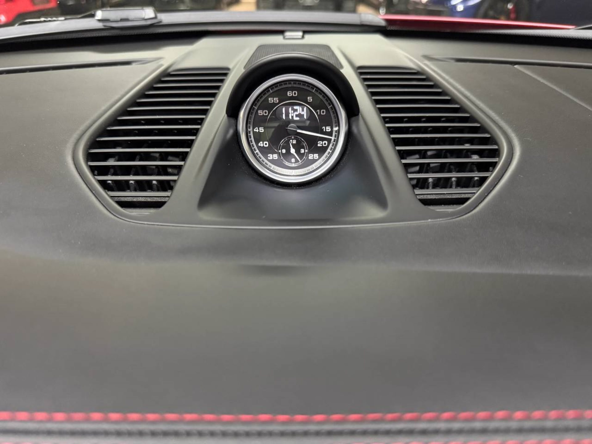 PORSCHE 911 Carrera 4 GTS Cabriolet-image-24