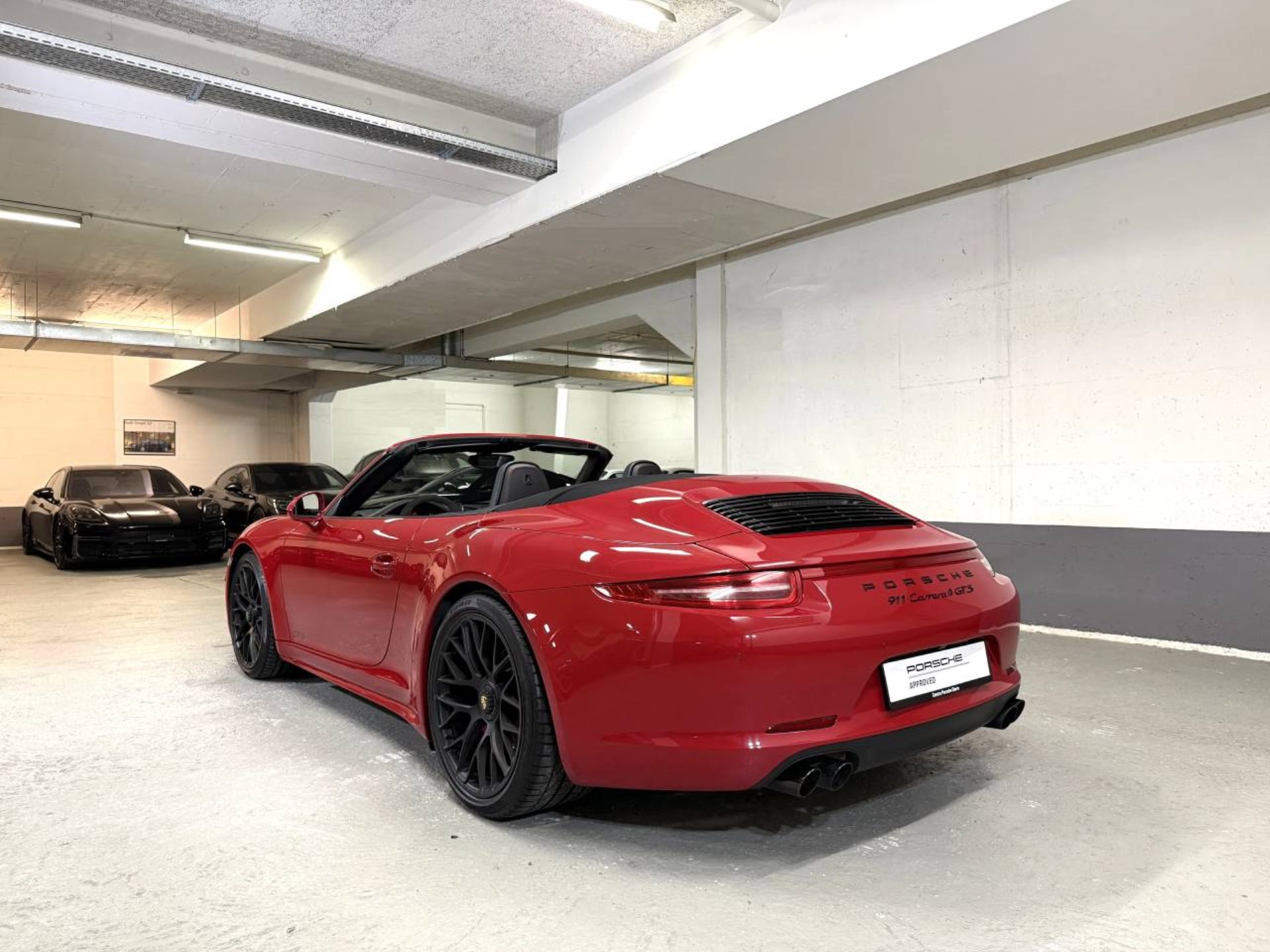 PORSCHE 911 Carrera 4 GTS Cabriolet-image-5