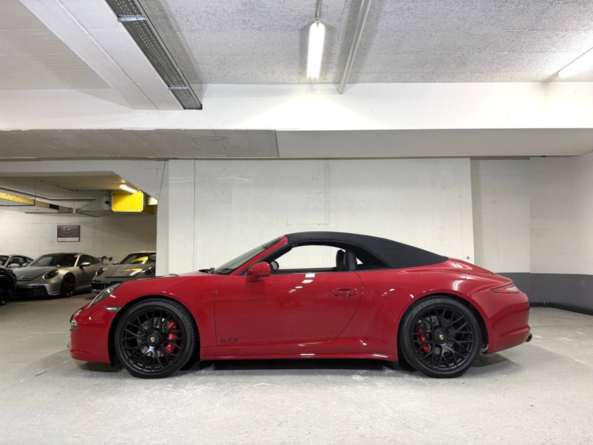 PORSCHE 911 Carrera 4 GTS Cabriolet-showroom-element-1