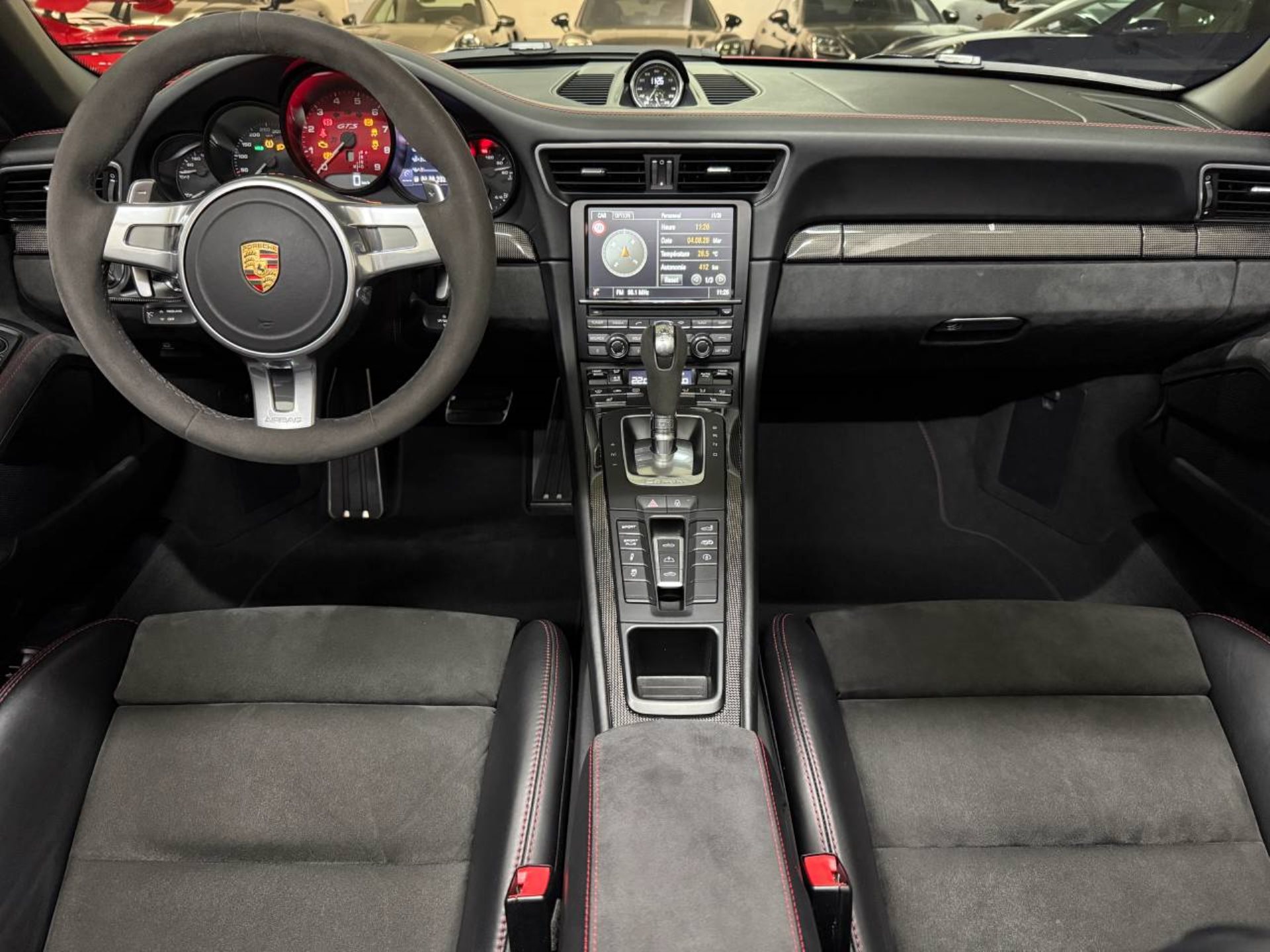 PORSCHE 911 Carrera 4 GTS Cabriolet-image-13