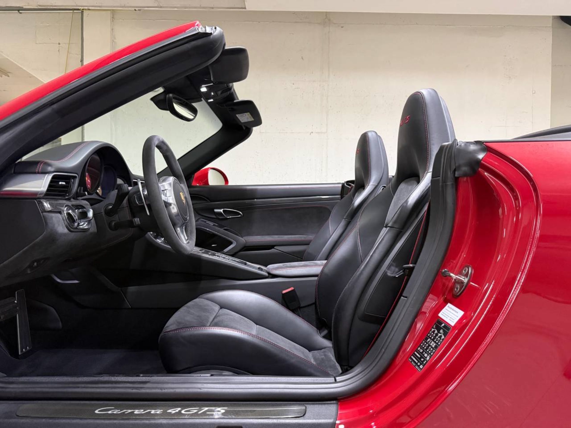 PORSCHE 911 Carrera 4 GTS Cabriolet-image-11