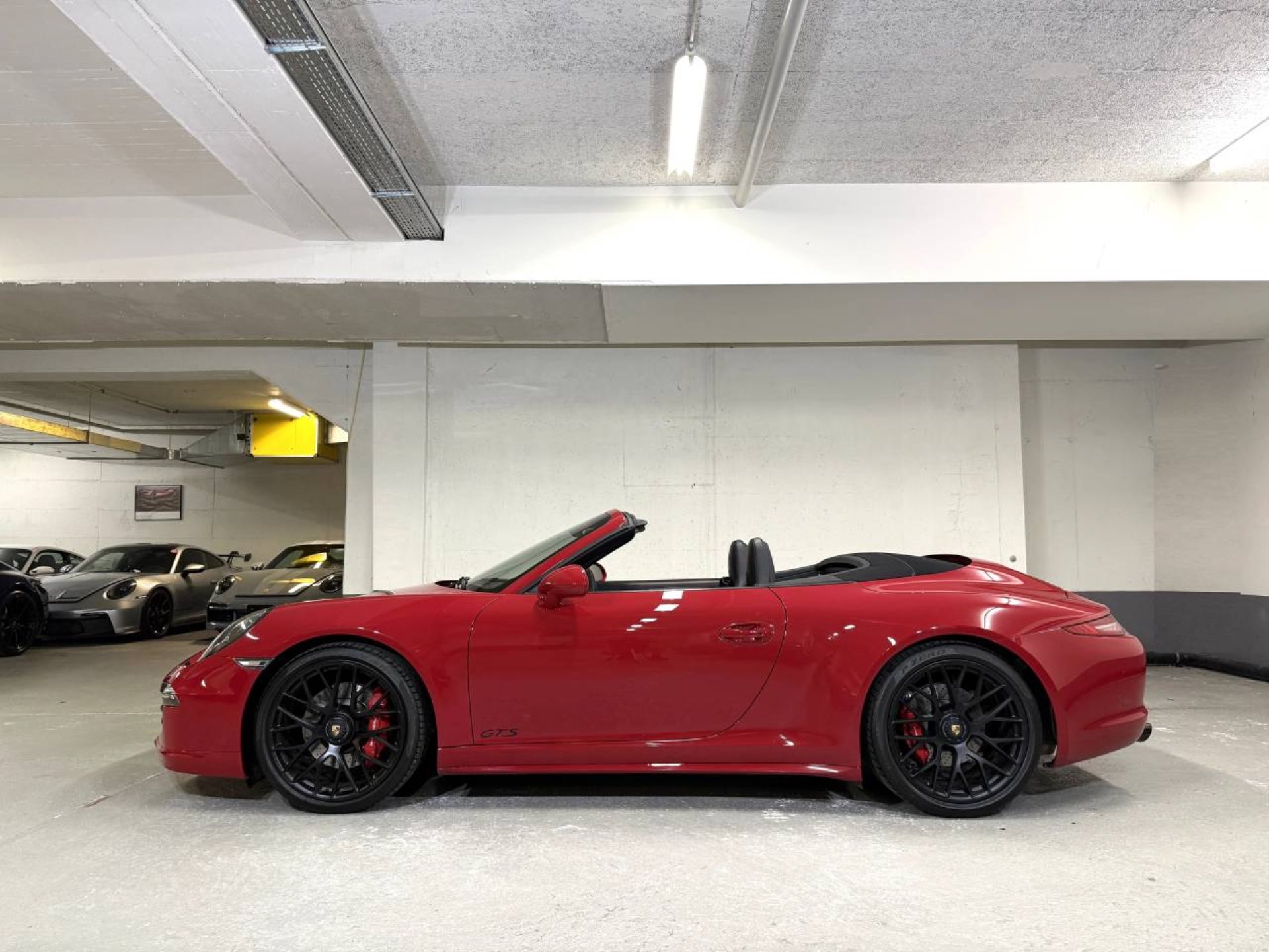 PORSCHE 911 Carrera 4 GTS Cabriolet-showroom-element-2