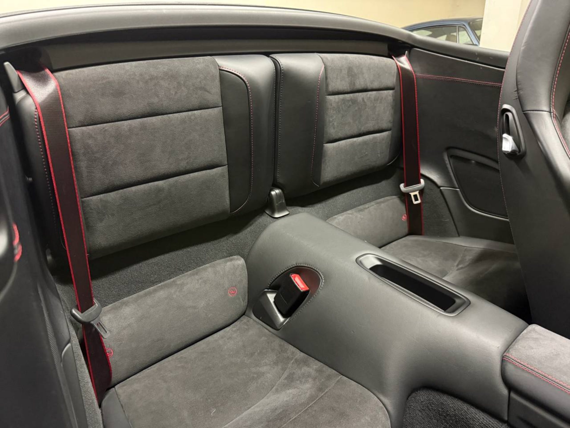 PORSCHE 911 Carrera 4 GTS Cabriolet-image-18