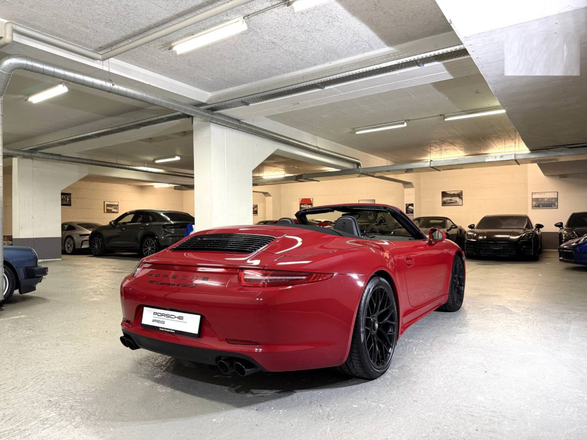PORSCHE 911 Carrera 4 GTS Cabriolet-image-7