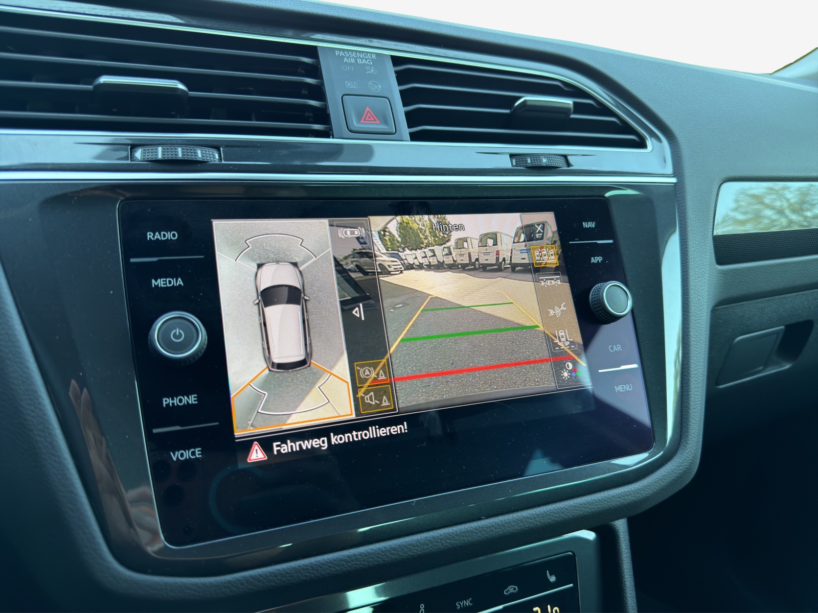 VW Tiguan 2.0TSI Elegance 4Motion DSG-image-15