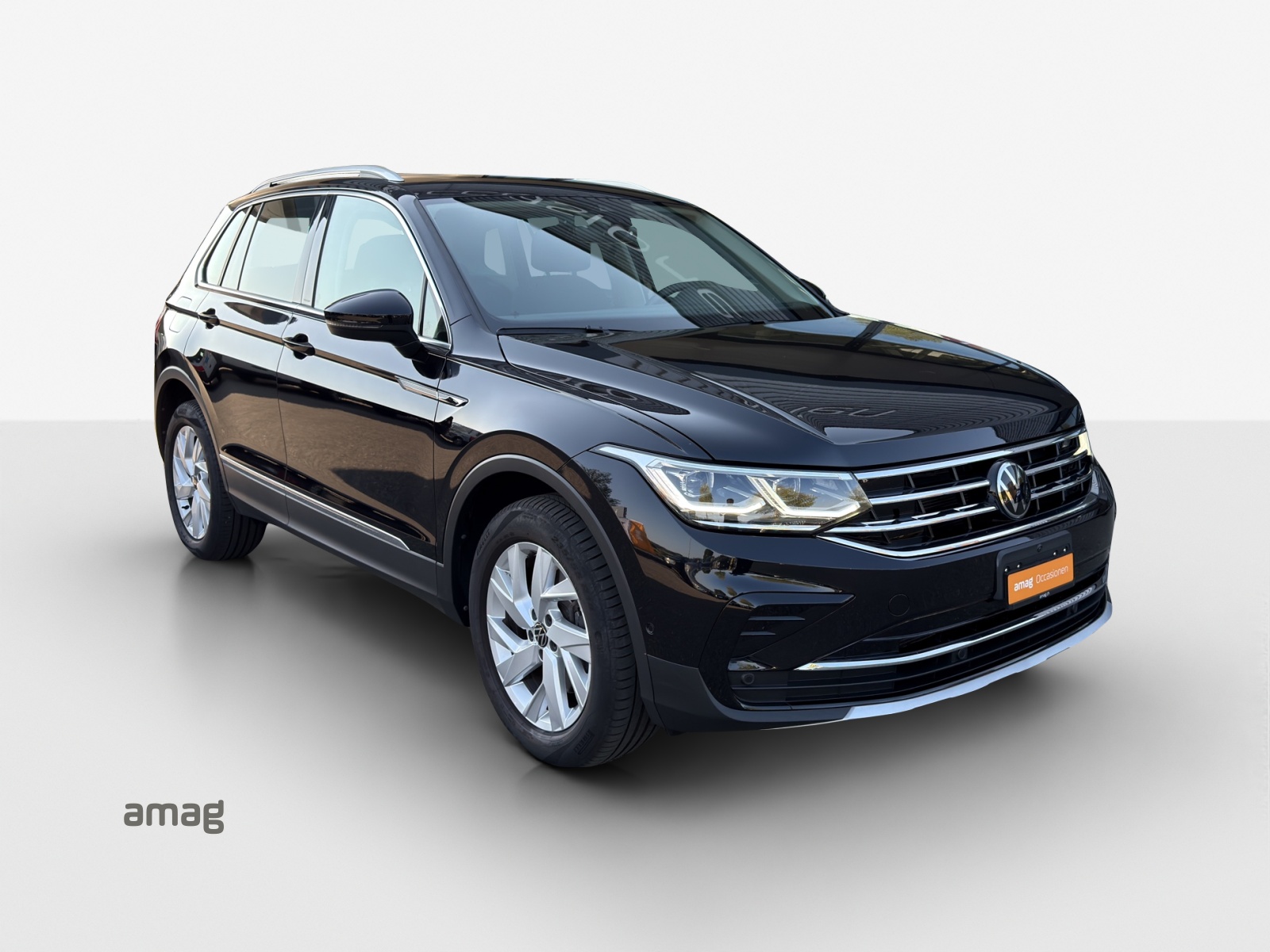 VW Tiguan 2.0TSI Elegance 4Motion DSG-image-5