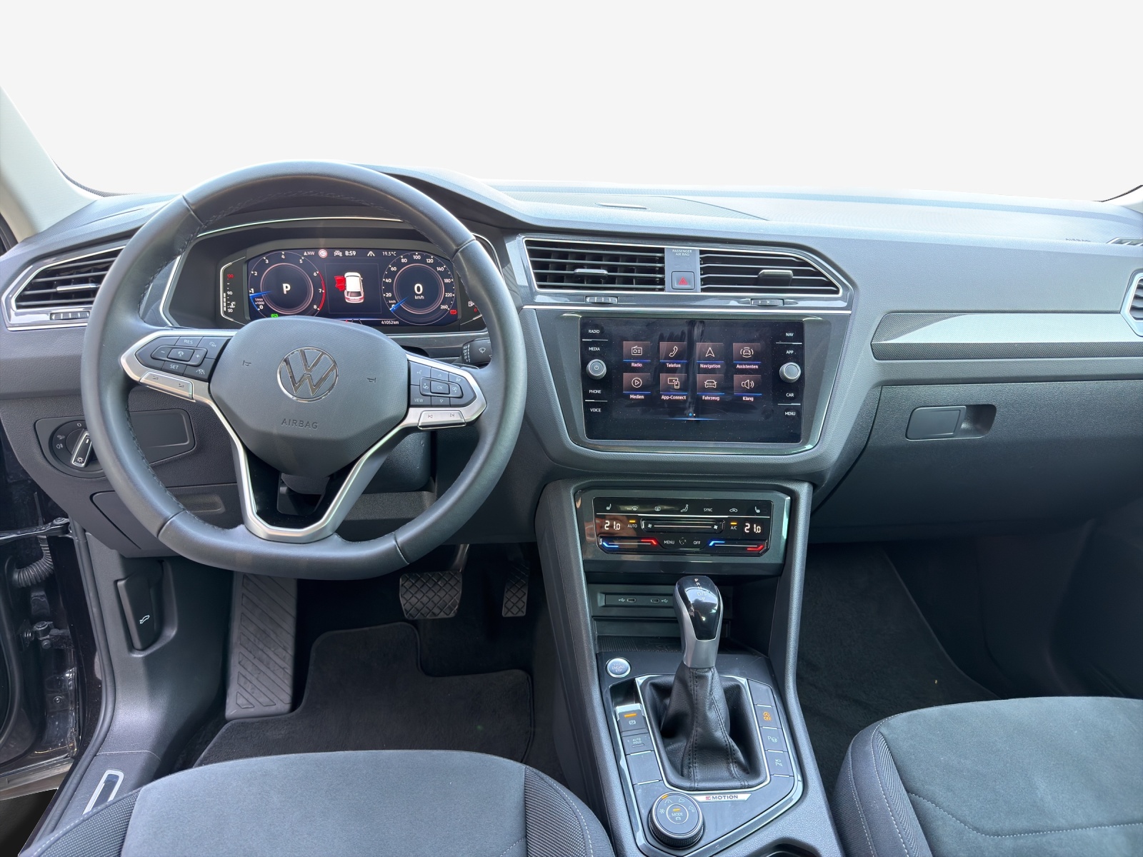 VW Tiguan 2.0TSI Elegance 4Motion DSG-image-8