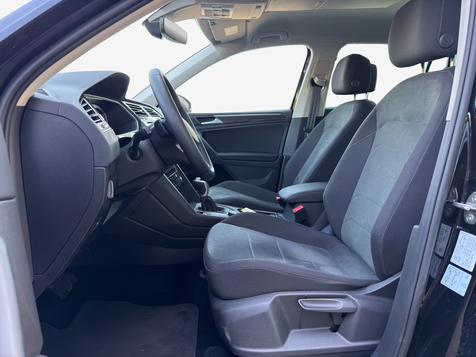 VW Tiguan 2.0TSI Elegance 4Motion DSG-image-7