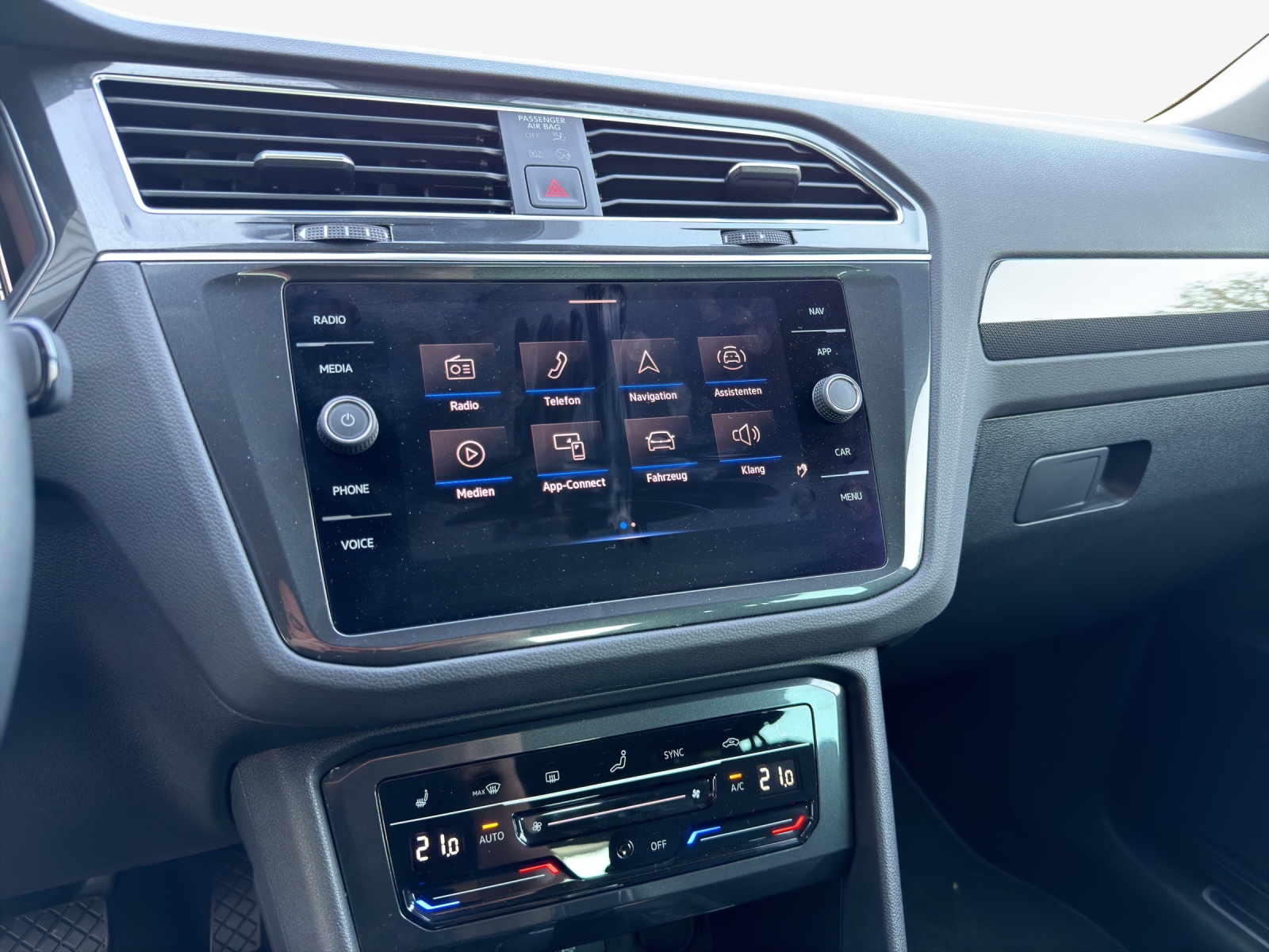 VW Tiguan 2.0TSI Elegance 4Motion DSG-image-10