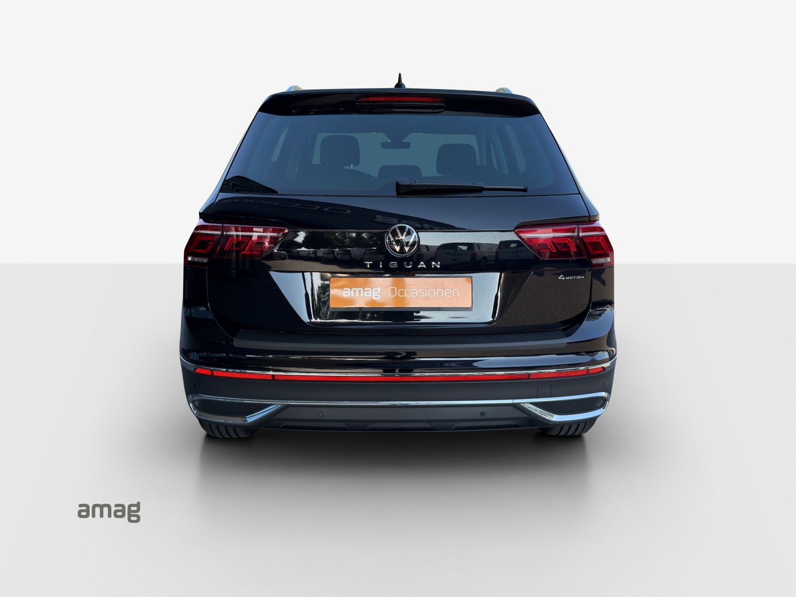 VW Tiguan 2.0TSI Elegance 4Motion DSG-image-3