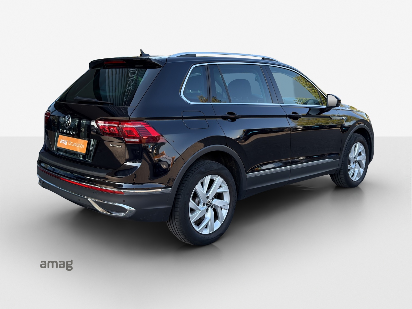 VW Tiguan 2.0TSI Elegance 4Motion DSG-image-4