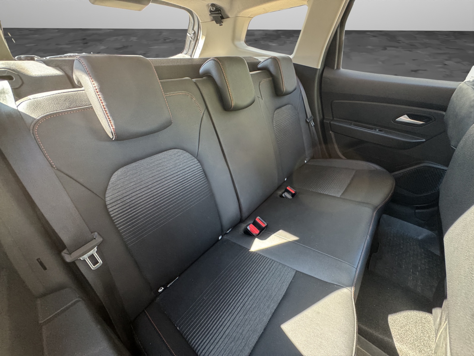 DACIA Duster 1.3 TCe 150 Extreme 4WD-image-12