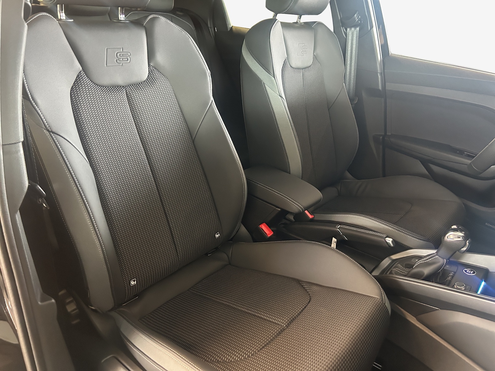 AUDI A1 allstreet 30 TFSI Attraction S-tronic-image-14