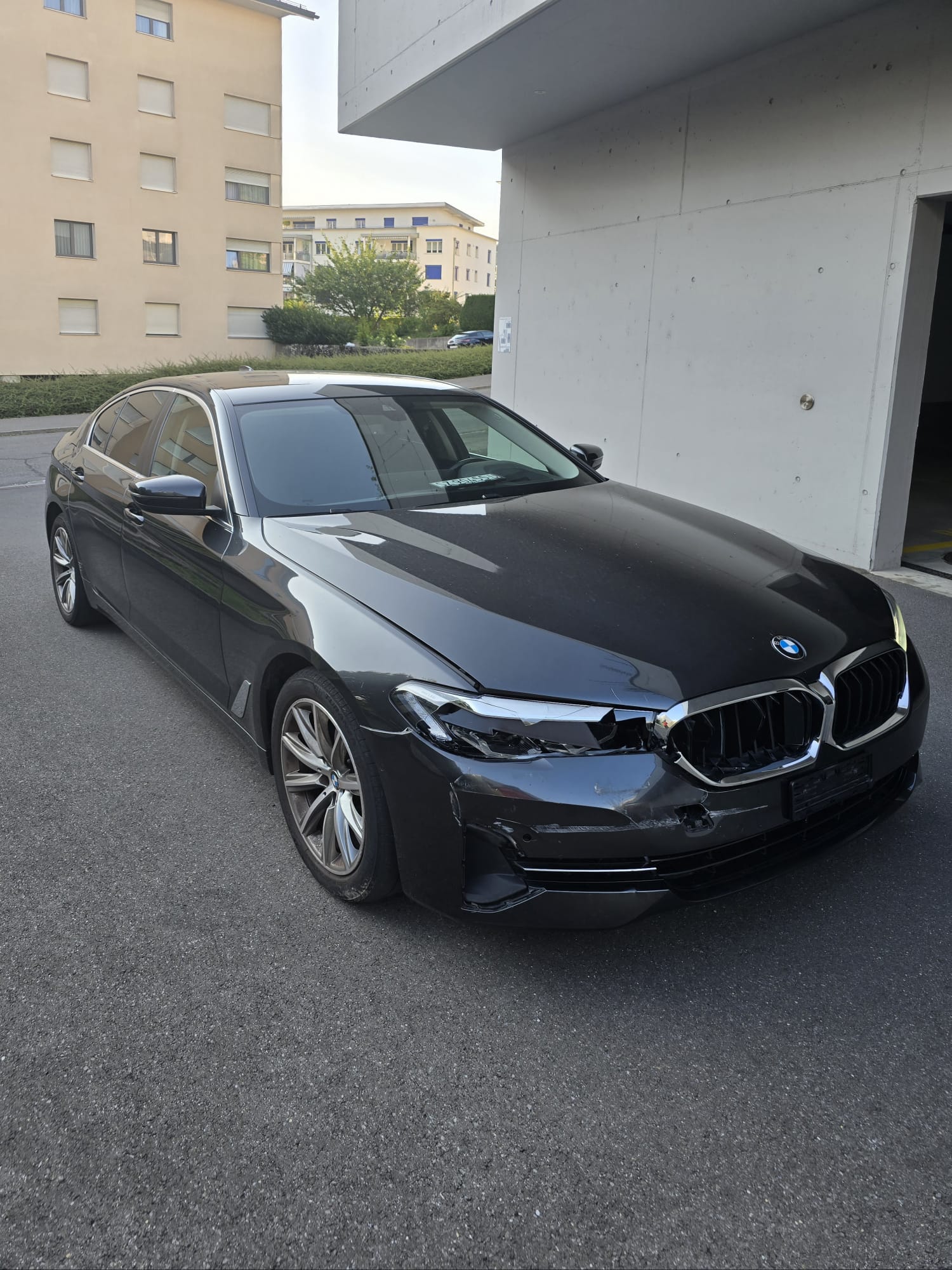 BMW 520d xDrive paddles-image-0