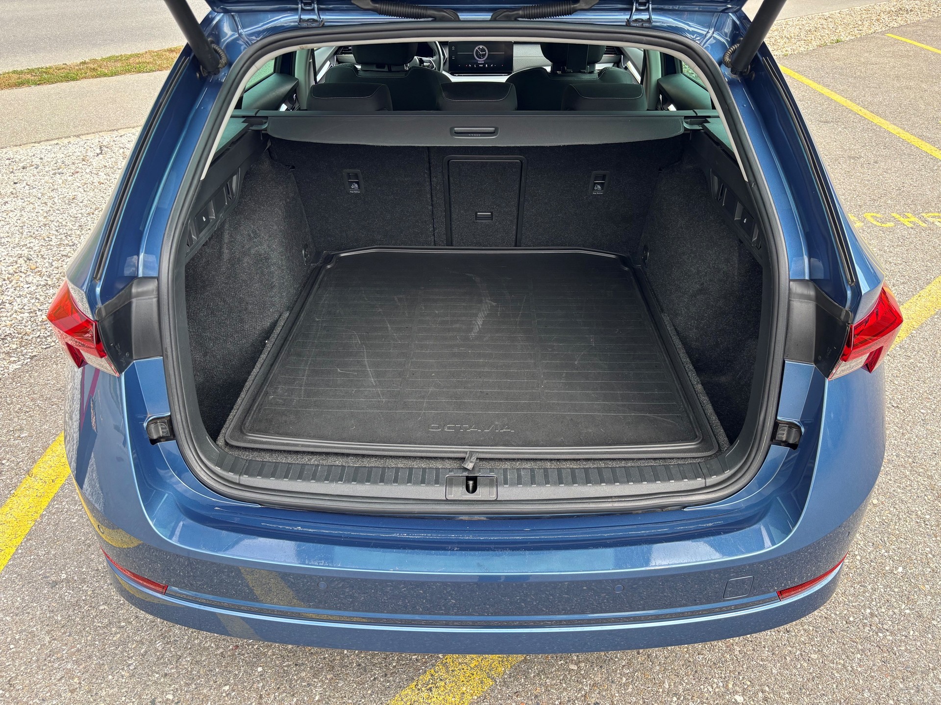 SKODA Octavia Combi 1.0 mHEV DSG Style-image-14