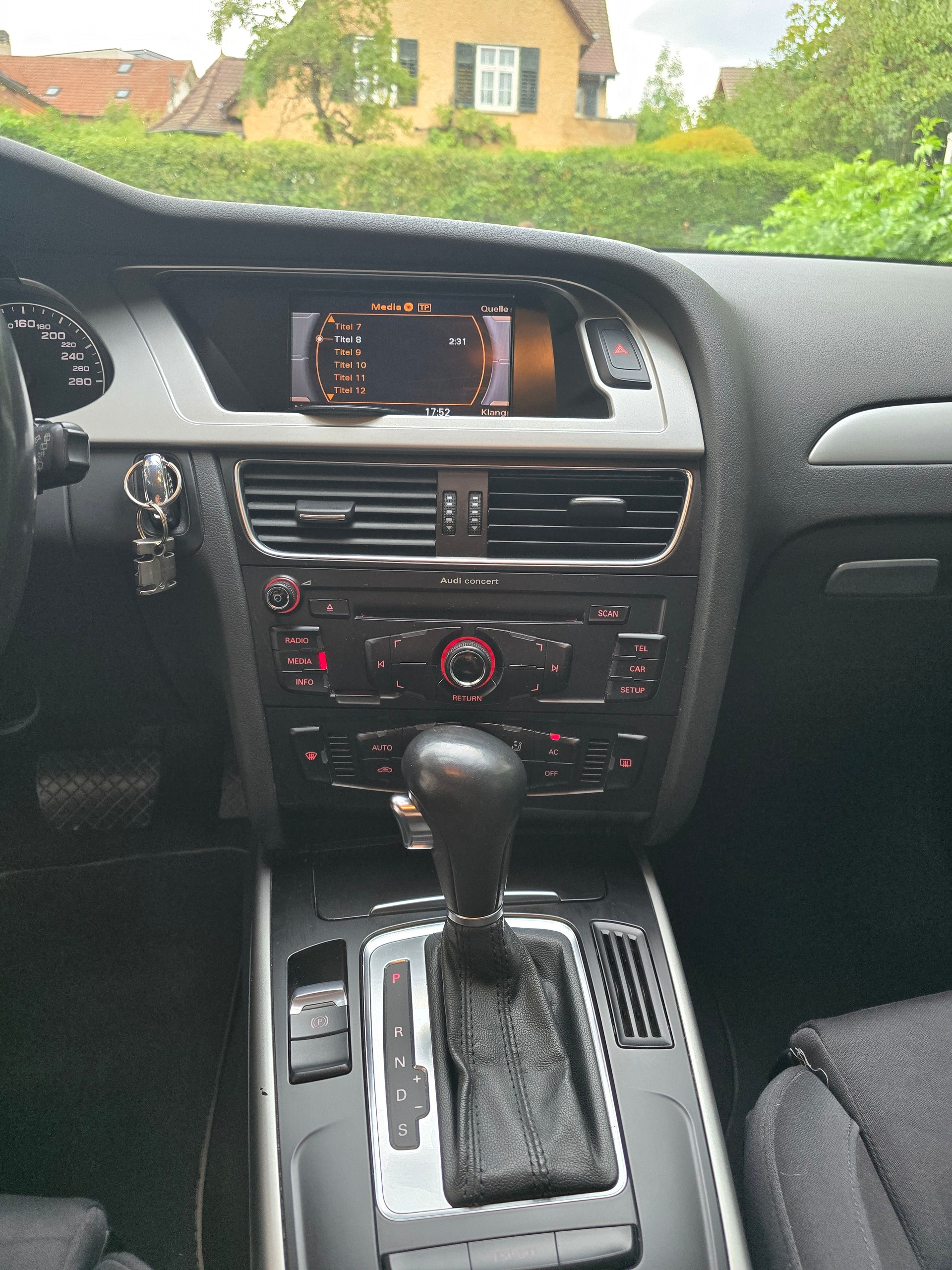 AUDI A4 Avant 3.0 TDI quattro S-tronic-image-10