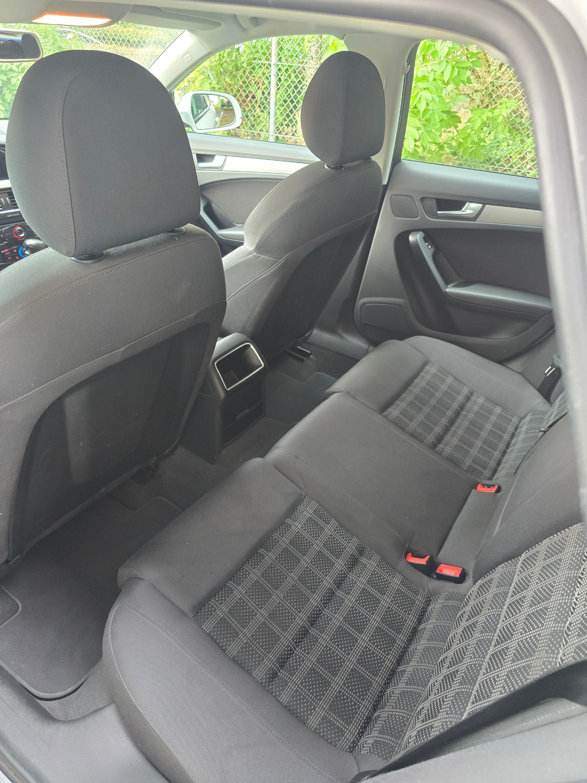 AUDI A4 Avant 3.0 TDI quattro S-tronic-image-8