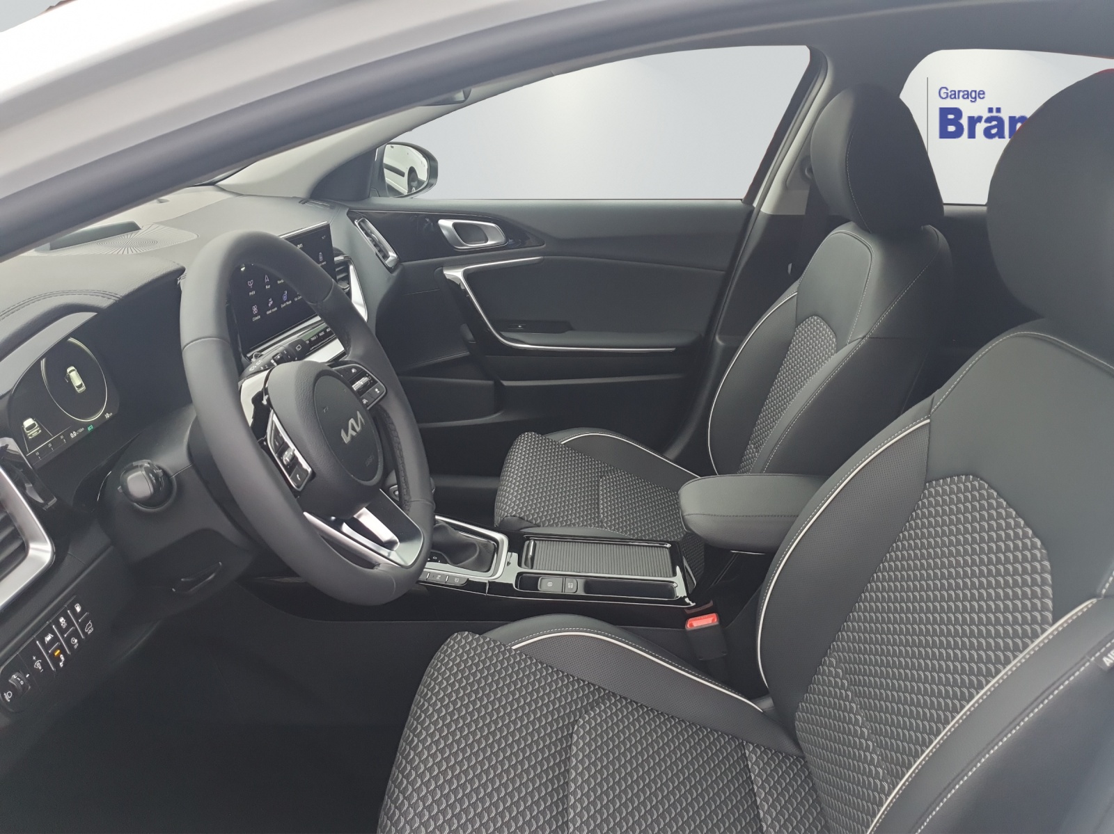KIA Ceed SW 1.6 GDi Plug-in Hybrid Style-image-7