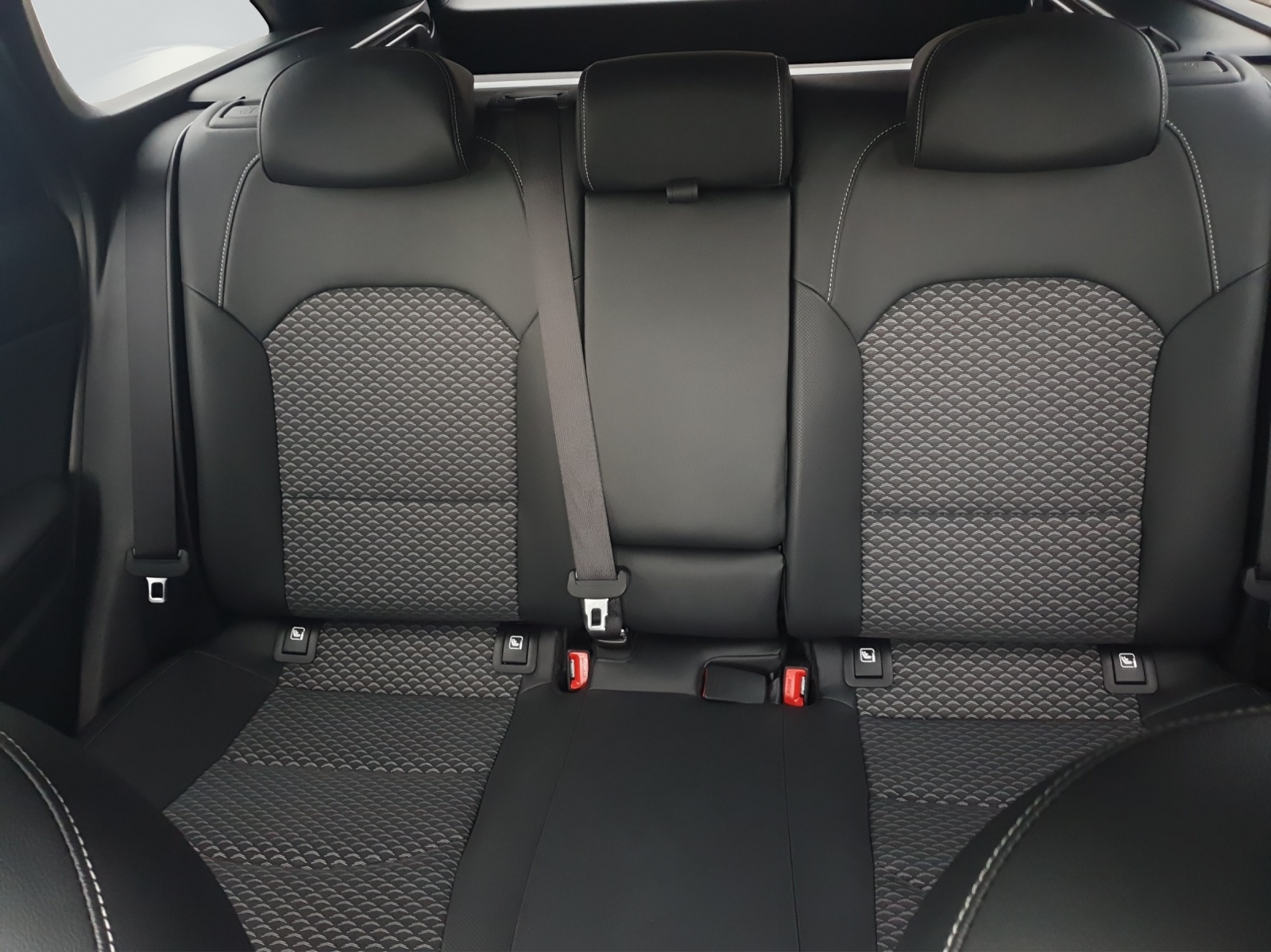 KIA Ceed SW 1.6 GDi Plug-in Hybrid Style-image-8