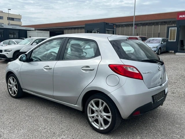 MAZDA 2 1.3i 16V Exclusive-image-4