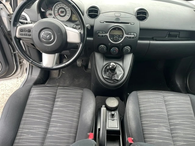 MAZDA 2 1.3i 16V Exclusive-image-14