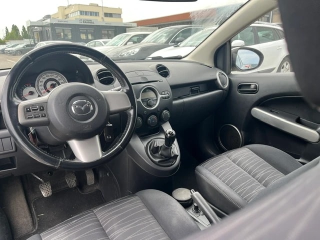 MAZDA 2 1.3i 16V Exclusive-image-12