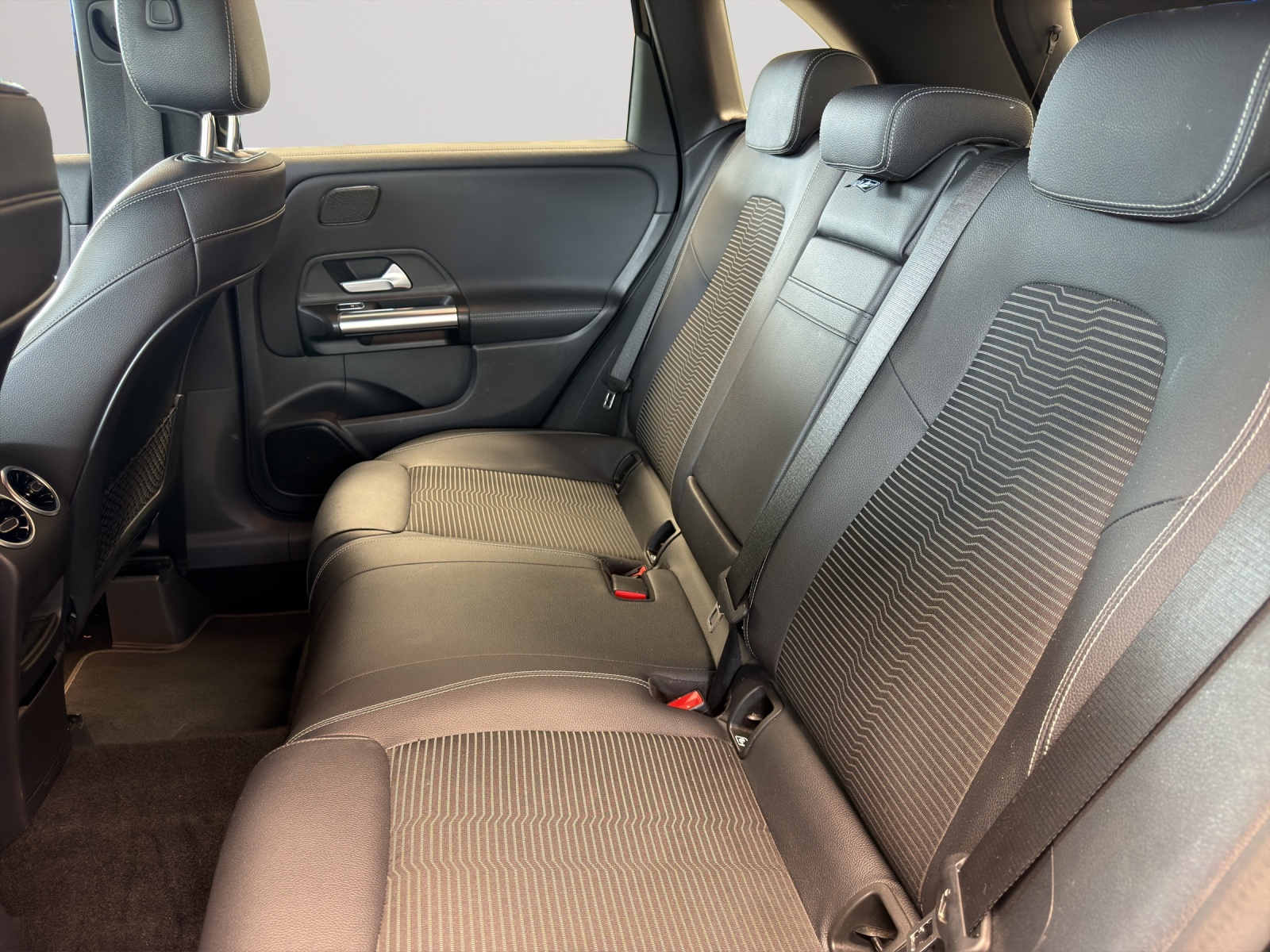 MERCEDES-BENZ B 220 4Matic Progressive 7G-DCT-image-8