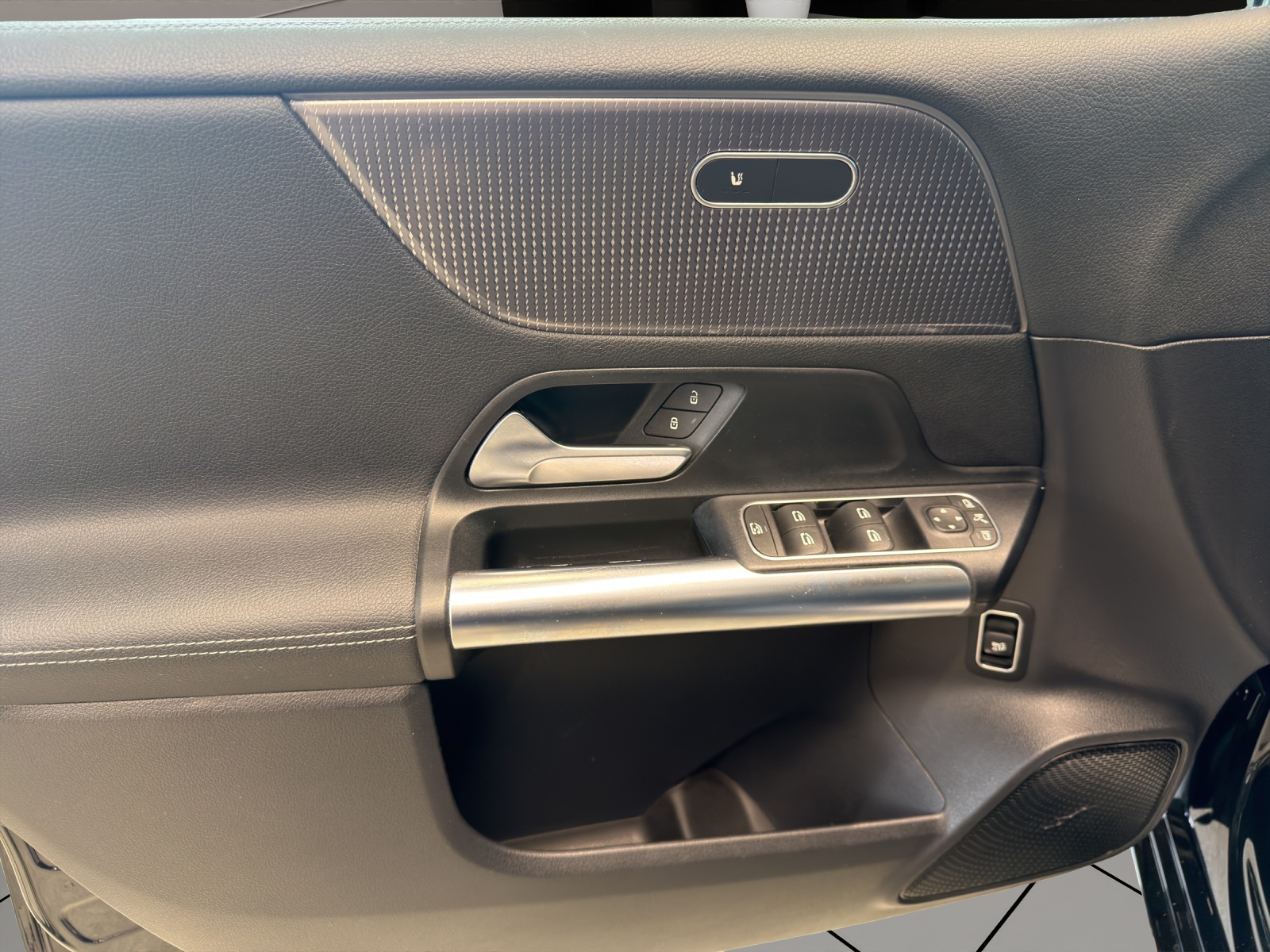 MERCEDES-BENZ B 220 4Matic Progressive 7G-DCT-image-12