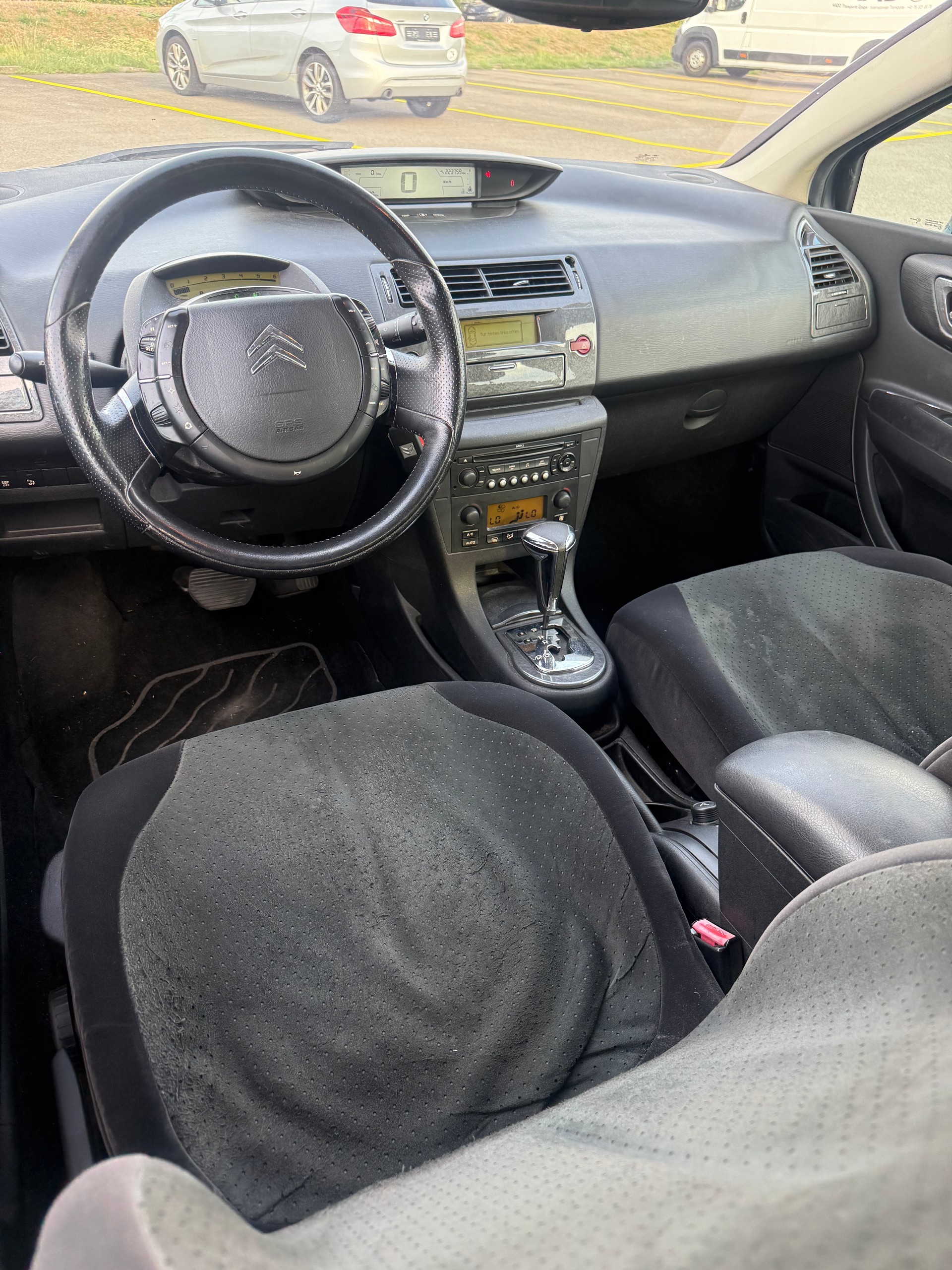 CITROEN C4 Berline 2.0 16V HDi Exclusive-image-6