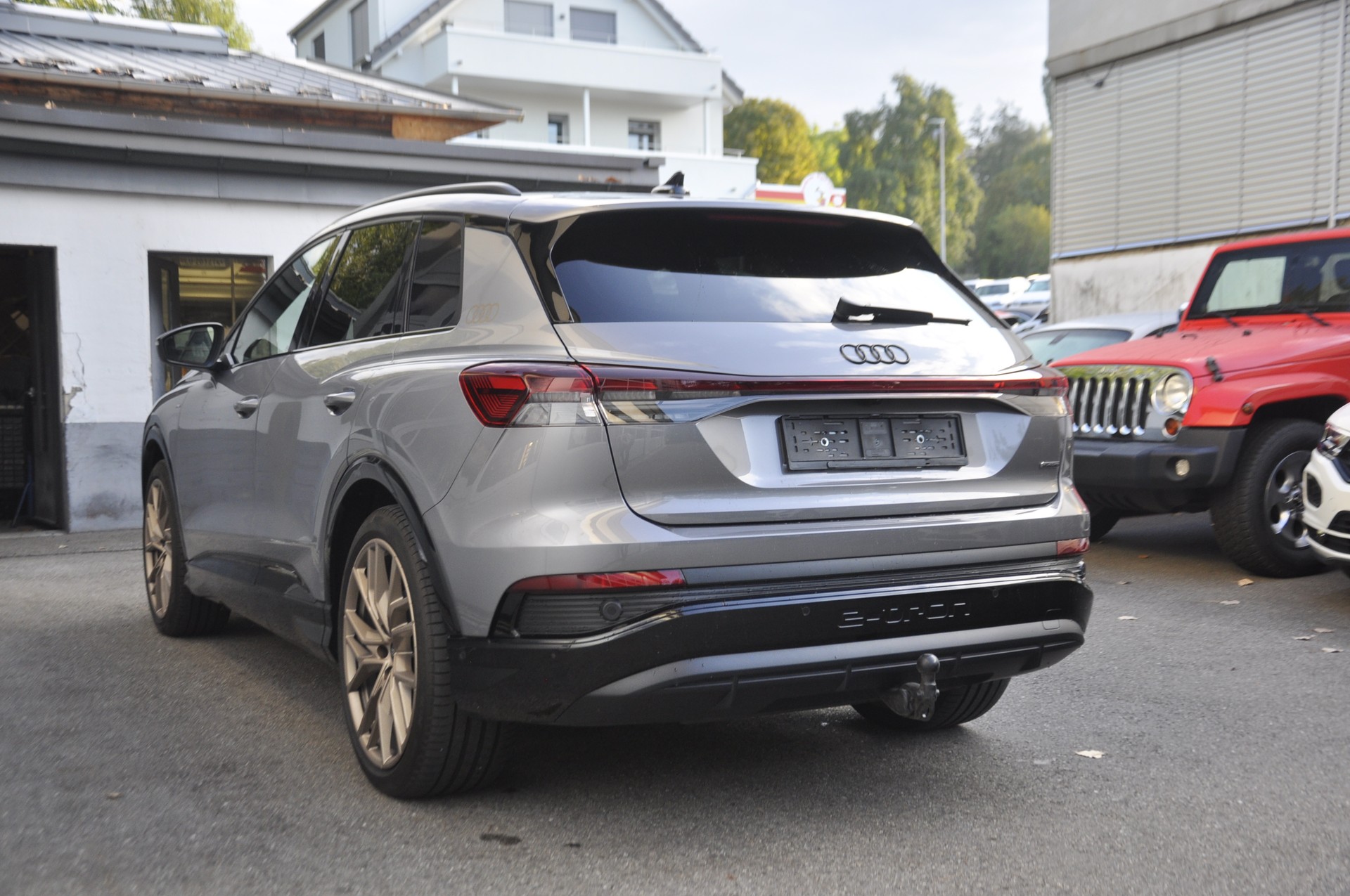 AUDI Q4 e-tron 45 quattro I Anhängerkupplung-image-15