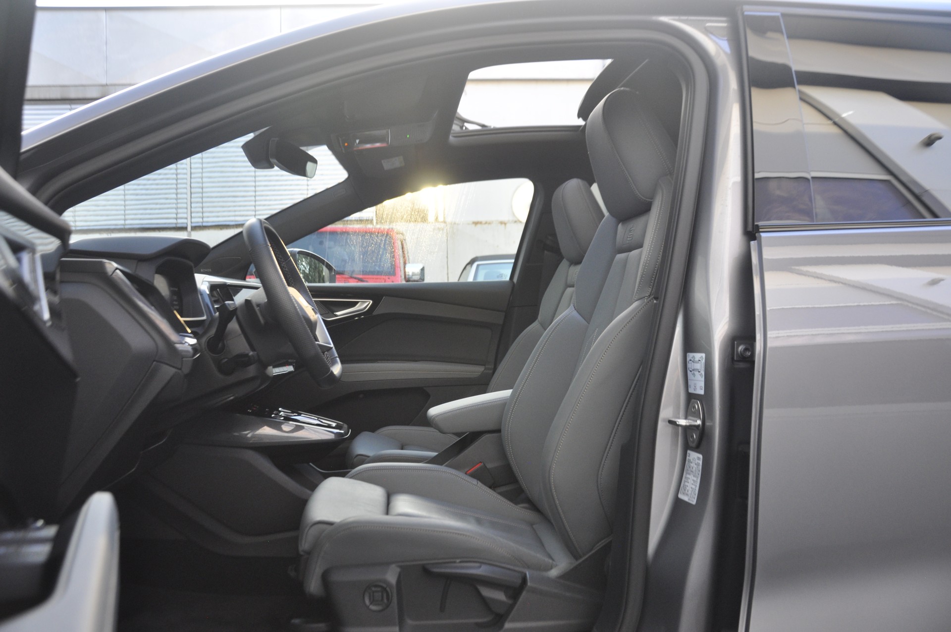 AUDI Q4 e-tron 45 quattro I Anhängerkupplung-image-4