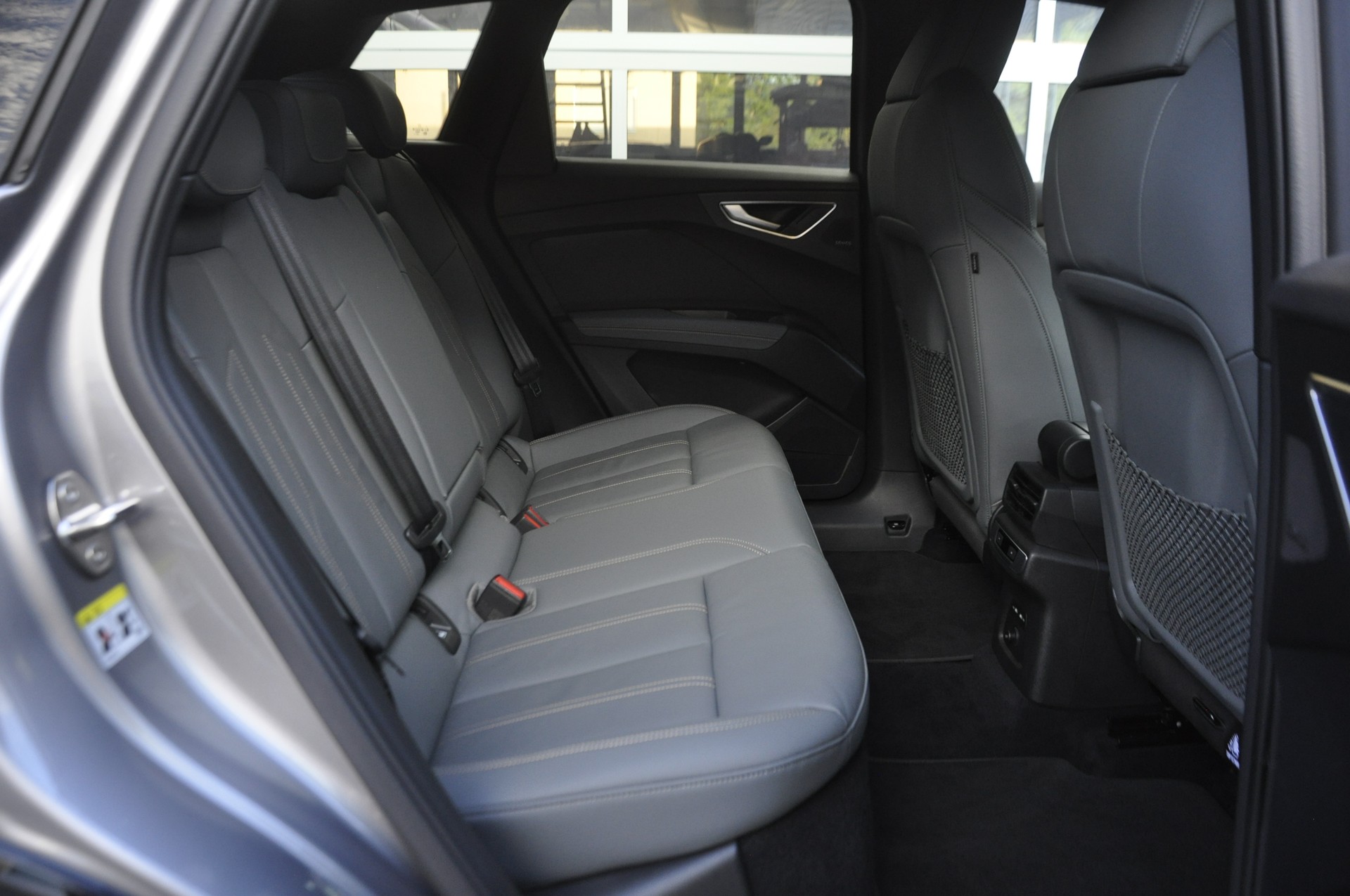 AUDI Q4 e-tron 45 quattro I Anhängerkupplung-image-8
