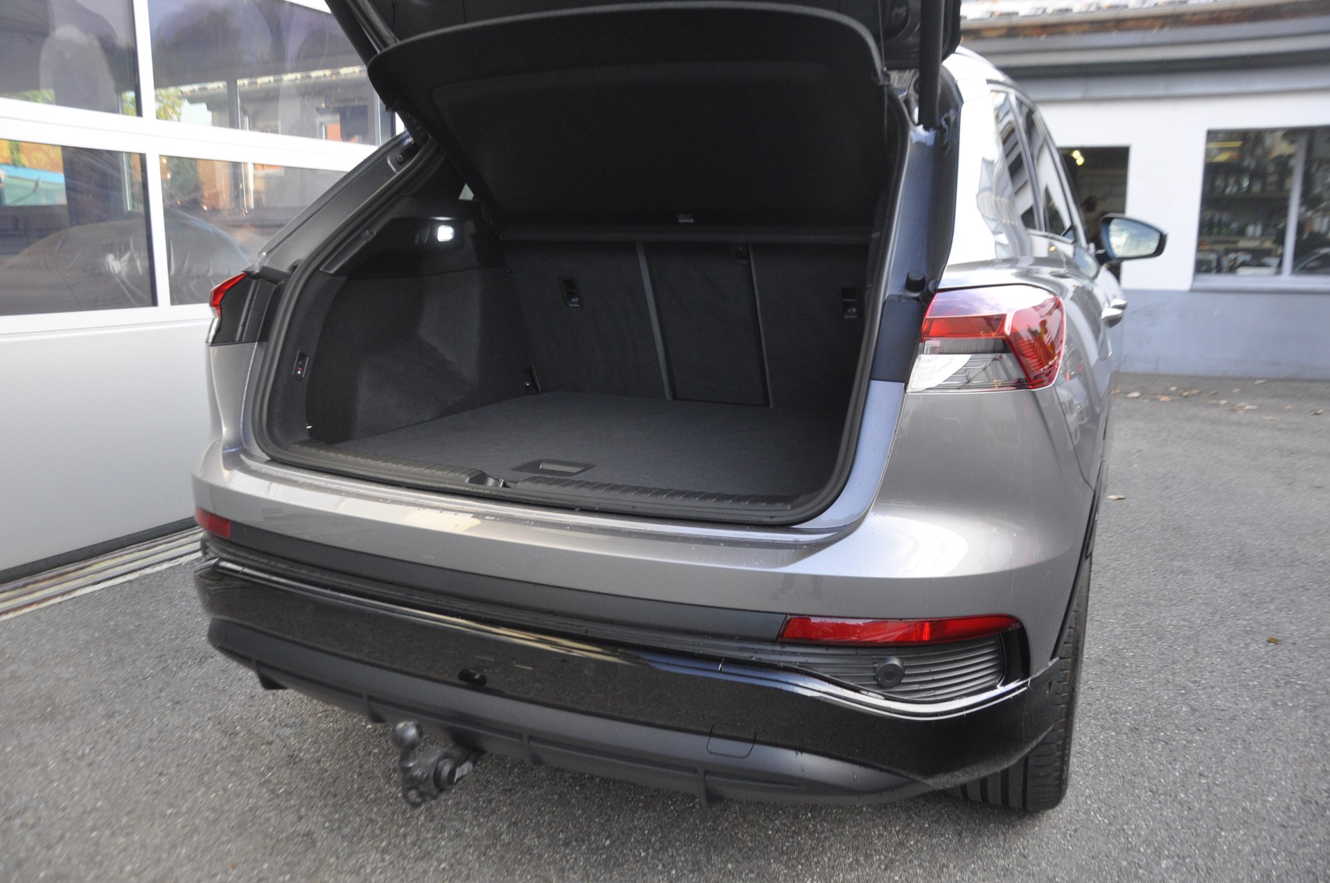 AUDI Q4 e-tron 45 quattro I Anhängerkupplung-image-14
