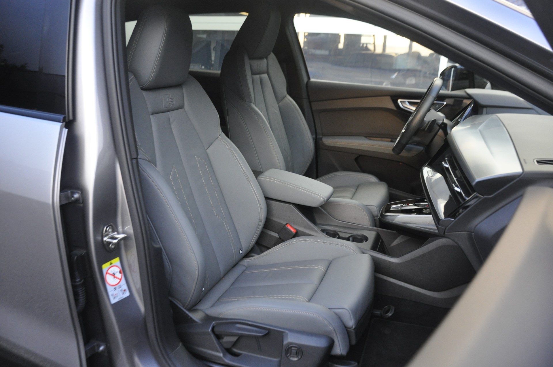AUDI Q4 e-tron 45 quattro I Anhängerkupplung-image-7