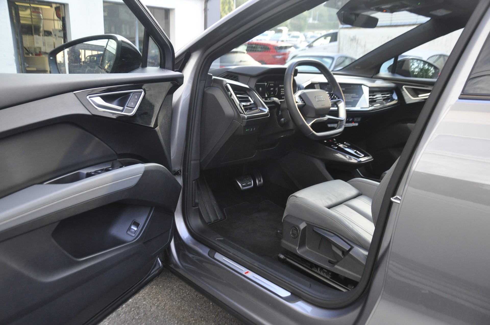 AUDI Q4 e-tron 45 quattro I Anhängerkupplung-image-3