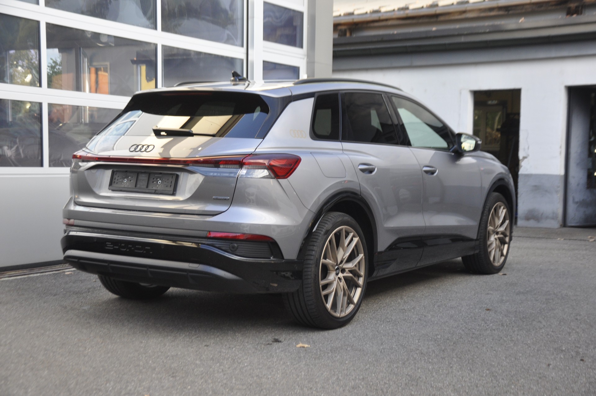 AUDI Q4 e-tron 45 quattro I Anhängerkupplung-image-2