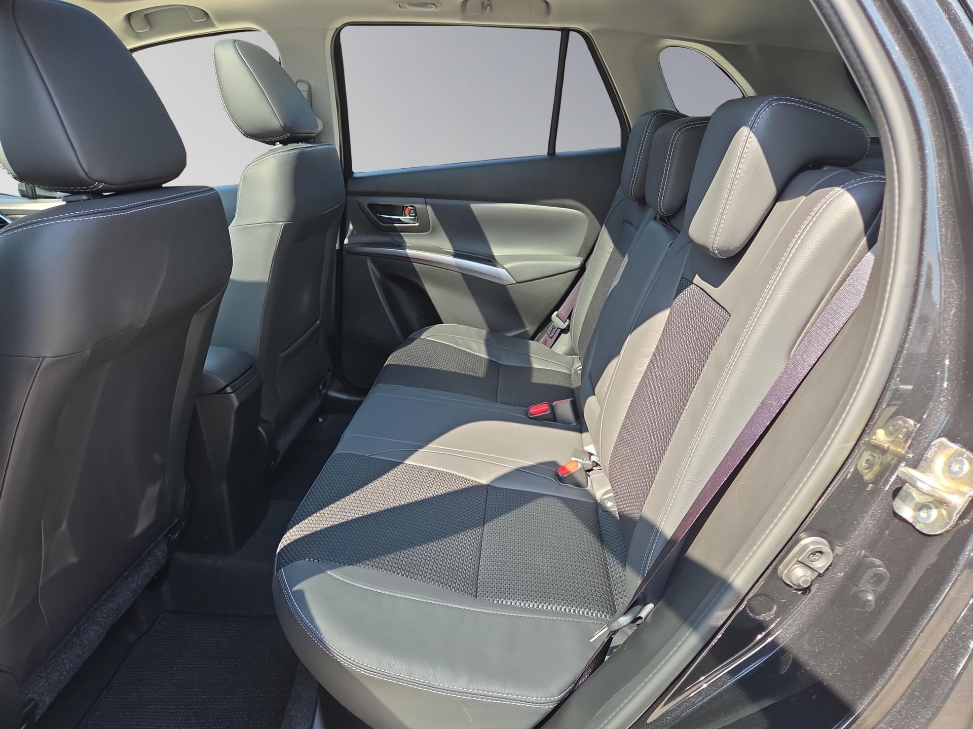 SUZUKI S-Cross 1.4 T Compact Top Hybrid 4x4-image-14