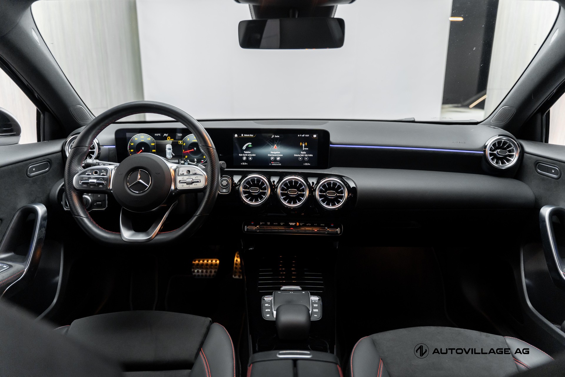 MERCEDES-BENZ A 200 AMG Line 7G-DCT-image-2